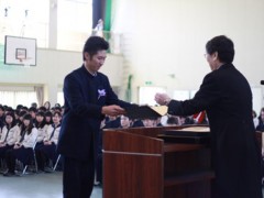 池田中学校・高等学校毕业仪式颁发毕业证