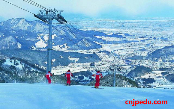 青森中学生滑雪比赛更改场地 八甲田国际滑雪场从大鳄温泉滑雪场接过高山滑雪项目