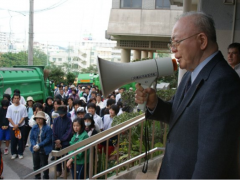 冲绳尚学高等学校大扫除理事长的鼓励