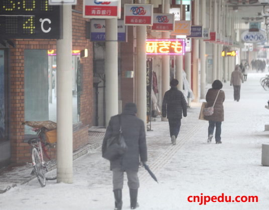 日本今年冬天在周末袭来最强寒流，对大学入学中心考试的影响令人堪忧