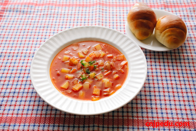 为考生准备的合格饭-加入乳酪的浓菜汤，味道浓厚