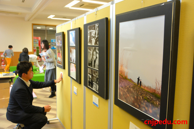 日本福井市丹生高中的摄影展，三十多幅入奖