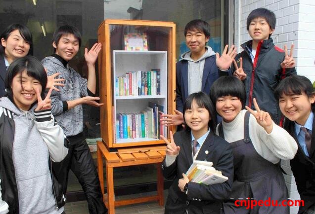 日本大崎市高中生设置“街角图书馆”