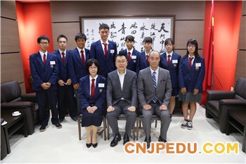 邓伟总领事会见日本上山奖学财团高中生