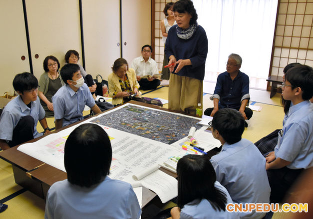 日本丰桥市高中生到樱丘博物馆参观学习