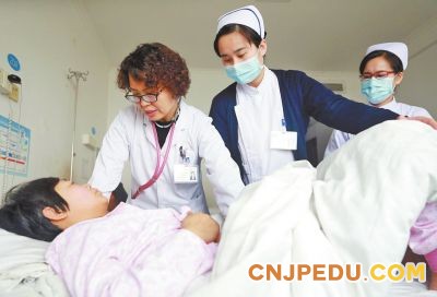护理人手不足 日本获‘护理’资格留学生数大增