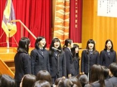 好文学园高中
2018年4月5日（星期四）好文学园女子高中举行了平成30年度入学式。在春日和煦的春风中，潮气蓬勃的新入生们来到了学校参加入学仪式。学校校长在致辞中，鼓励学生们不要害怕失败和挫折，以积极进取的姿态在好文学园度过美丽的三年，学校所有师生也会帮助新学生们更好的适应学校生活。
作为总结，吹奏乐部和合唱部特意为了这一天练习了校歌，并在仪式结束时为大家演奏。
新入学的同学们，祝你们有一个快乐的学习生活。
中国家长参观好文学园高中，学校教务负责人热情一路讲解，还请观看学校录像，俯瞰了学校周边。大阪市美景尽收眼底