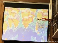 平成30年度 工学院大学附属中学校・高等学校の入学式を挙行しました
2018年4月4日，工学院大学附属高中在校体育馆举行了入学仪式。穿着新校服的新生们，在班主任老师的点名下，以庄重威严的姿态依次进入会堂。在新生宣誓中是，采用了英语演讲的方式，顿时感到了国际化校风的仪式盛宴。
    新生们，家长们，恭喜你们入学，有了一个新的开始。
还有家长分享的东京工学院大学附中新生入学式的照片，分享的家长是清华大学教授，
大儿子入学东京农业大学，帅帅的小儿子入学工学院大学附中。这两天连续参加两个儿子的
入学式，开心幸福的爸爸。