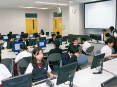 日本高中留学PC室