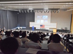 工学院大学附属高中自然科学课程 原美国国家航空航天局宇宙飞行员特别演讲会