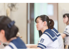 山梨英和高中举办“大学模拟课堂”，九大领域助力学生探索未来